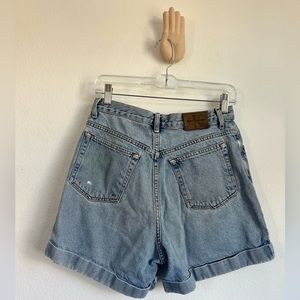 Vintage Calvin Klein light wash shorts size 28 with cuffed seams 🧵